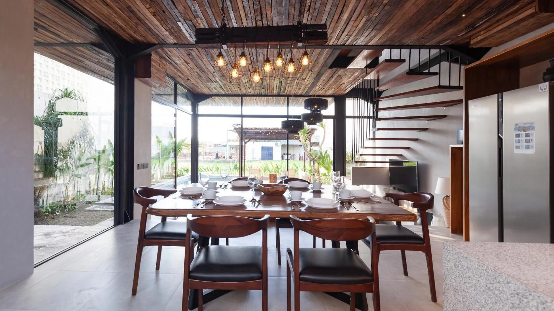 Casa Amani Industrial Style Villa Kerobokan
