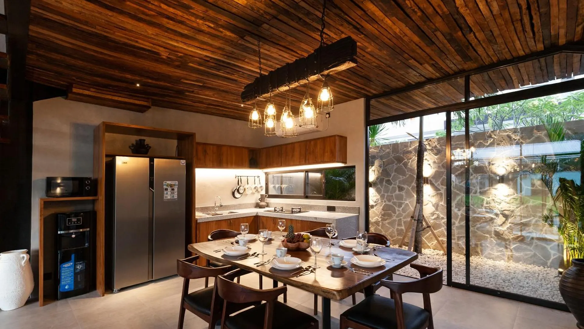 Villa Casa Amani Industrial Style Kerobokan Indonesien