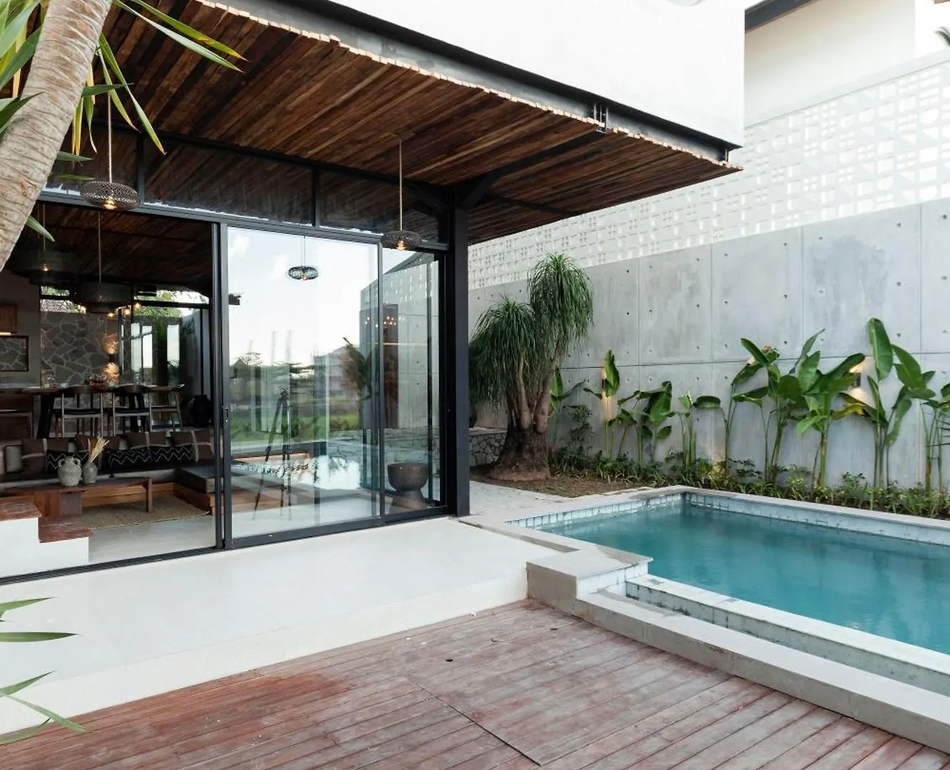 Villa Casa Amani Industrial Style Kerobokan
